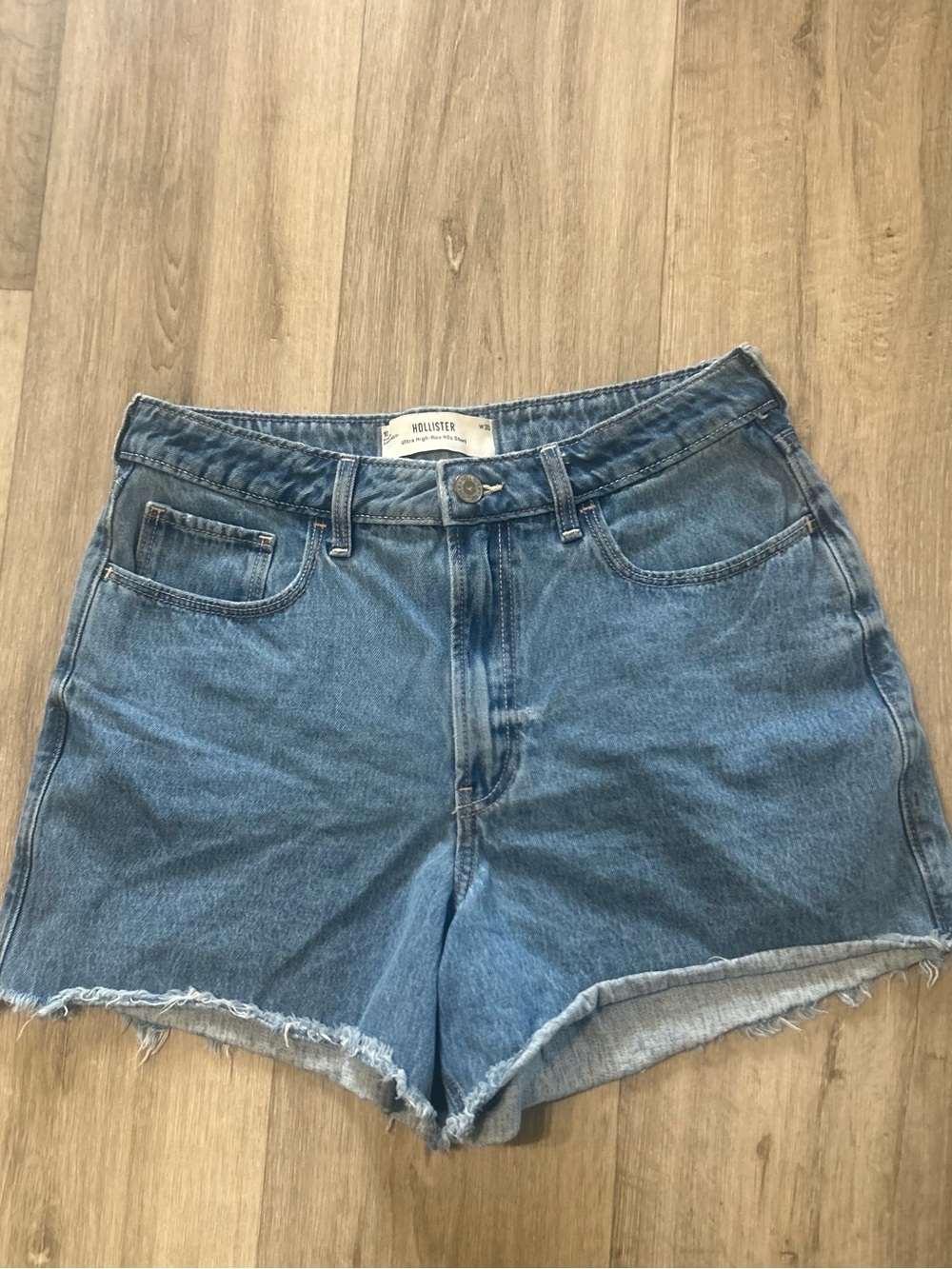 Hollister Ultra High-Rise 90s Denim Short